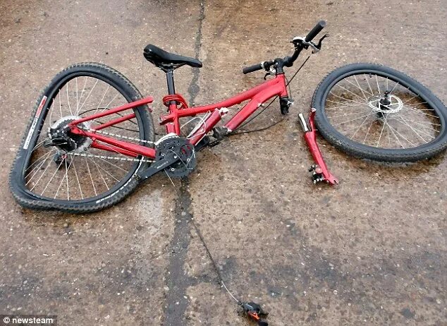 Broken Bike. Bike Breaks. Pole Bike broken frame. Yt Bike broken. Bike break