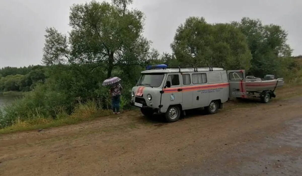 В курской области мужчина. Авария в Мантуровском районе Курской области Сейм. В Курской области утонул мужчина. В Хомутовском районе Курской области утонул человек. Пруд Тритон Фатежский район.