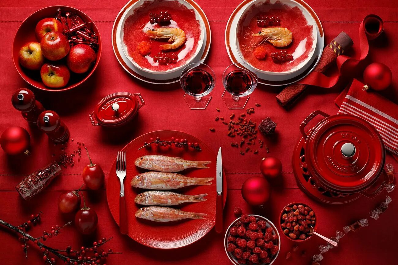 Красный голодный. Блюда красного цвета. Блюда в красных тонах. Красная еда Эстетика. Еда красного цвета.