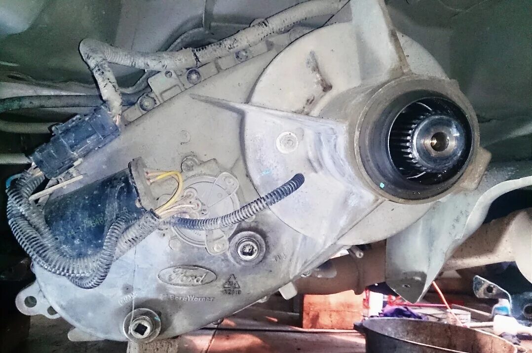 Замена раздатки эксплорер. Раздатка ford f250. раздаточная коробка ford f350. сальник раздатки ford ranger 2004 drive2. раздатка форд ф 650.