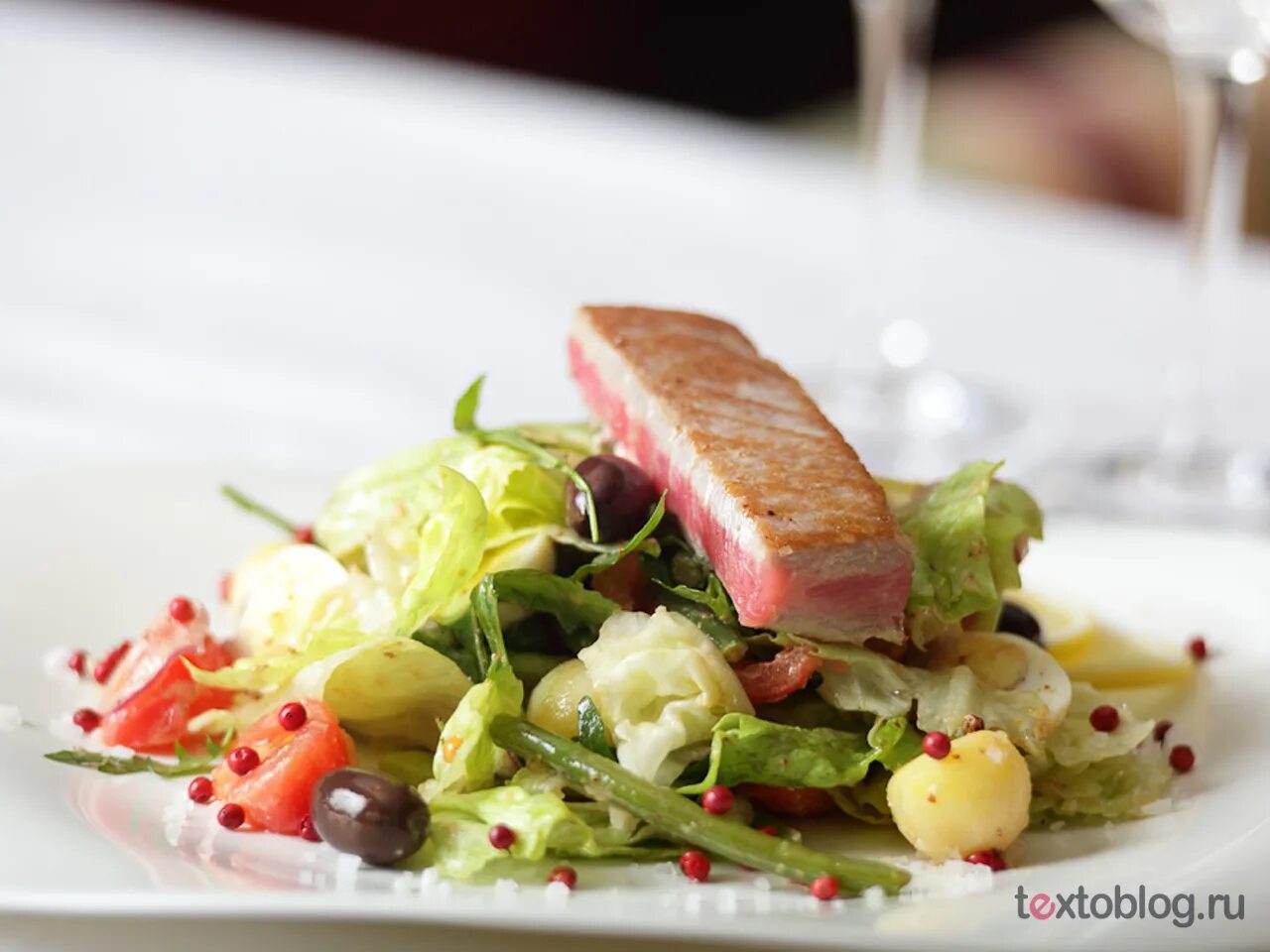 Рецепты как в ресторане. Рецепты как в ресторане. Ресторанные салаты. Креативная подача салатов. Салаты в ресторанах.