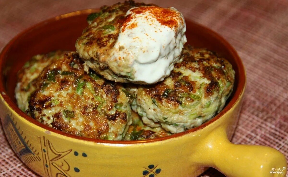Фарш можно добавить кабачки. Котлеты из кабачков. котлеты из кабачков с фаршем. кабачковые ,пышные котлетки!. кабачковые котлеты с фаршем.