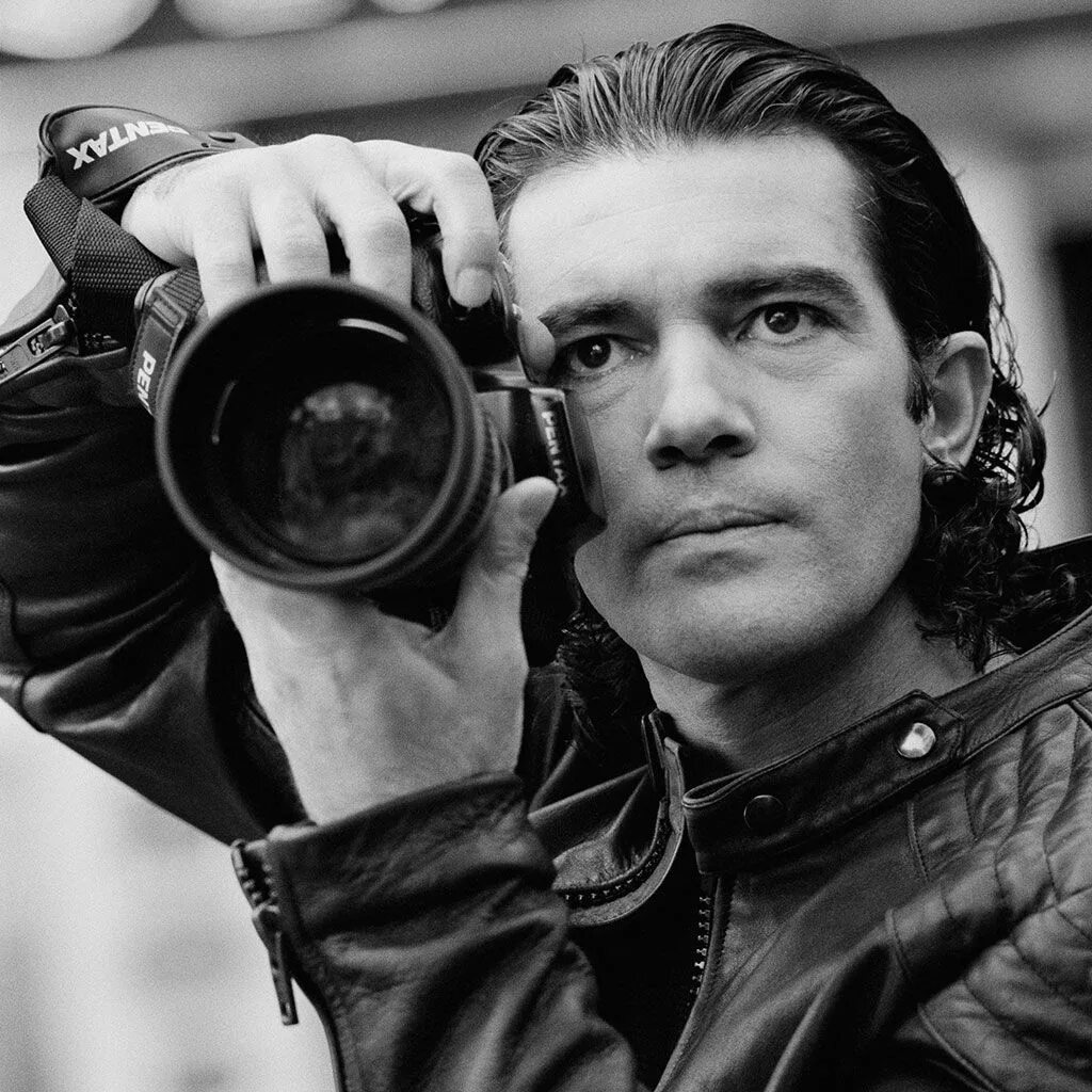 Знаменитости с фотоаппаратом. Dan winters фотограф. Фотограф жак биддерер. Фотографы 20 века. Famous photographers.