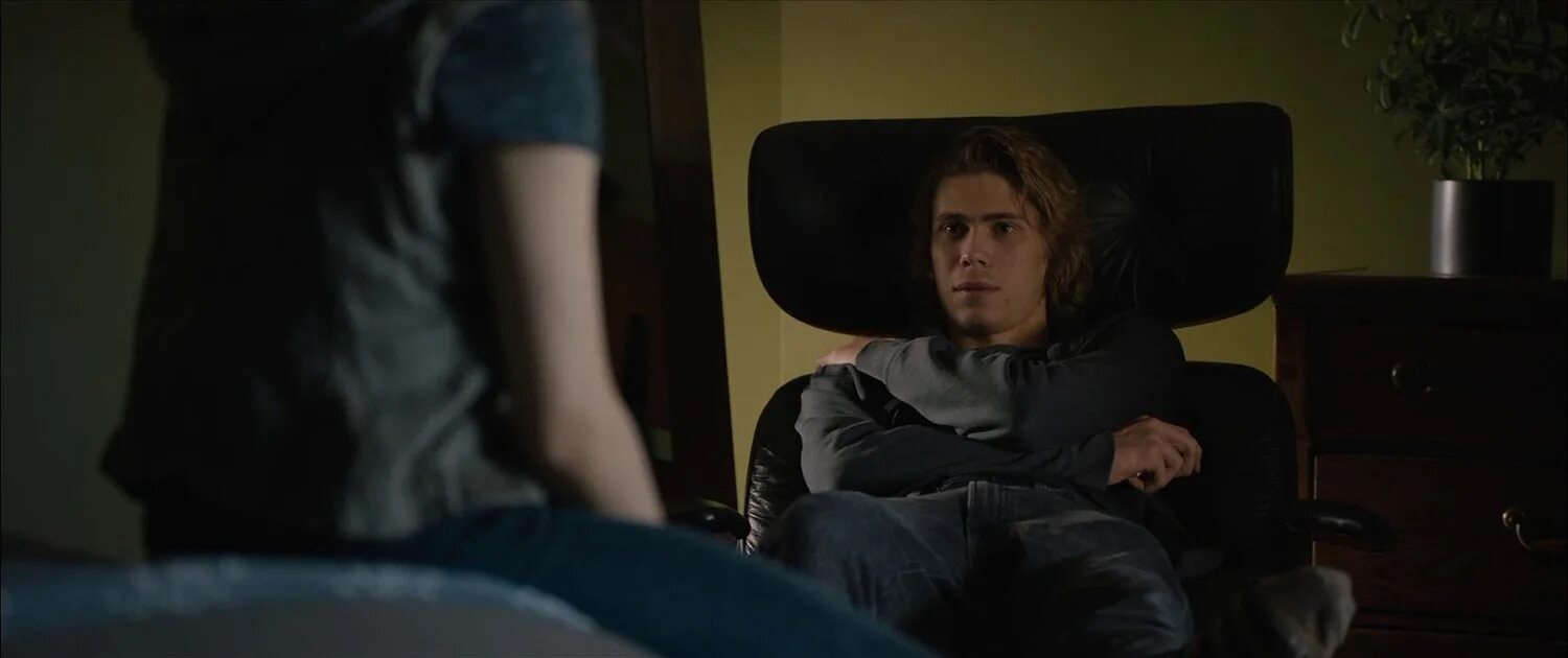 Оуэн тиг в тихом омуте. Оуэн тиг 2021. Фрогинг это. Фроггинг. Хелен хант 2019 в тихом омуте.