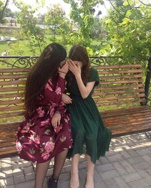 Два скромных