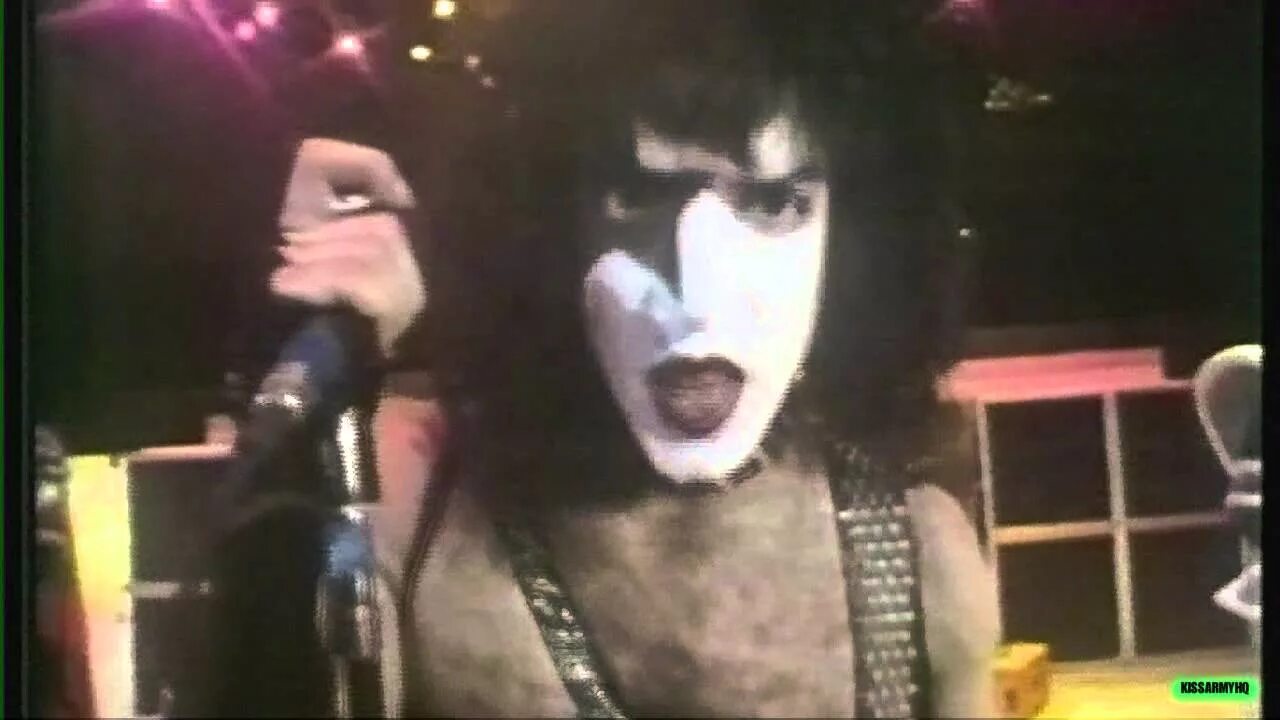 Kiss creatures of the night 1982. Группа kiss популярные треки. Kiss me клип. Kiss carr jam. Kiss - i was made for lovin' you.