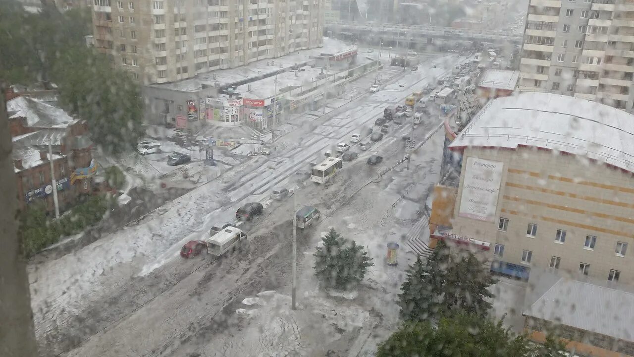 Град в Омске. Омск окраины. Град в Омске сегодня. Град на левом берегу Омск сейчас.