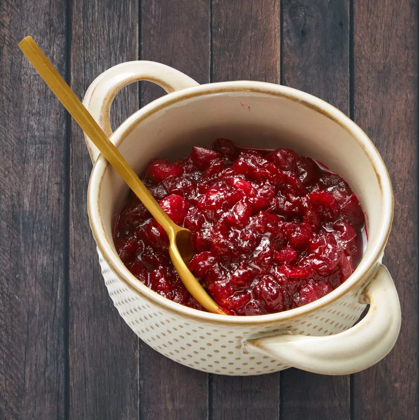 Клюквенный соус к мясу. Кулага белорусская. Клюквенный десерт. Клюква соус рецепт. Мясо с ягодами.