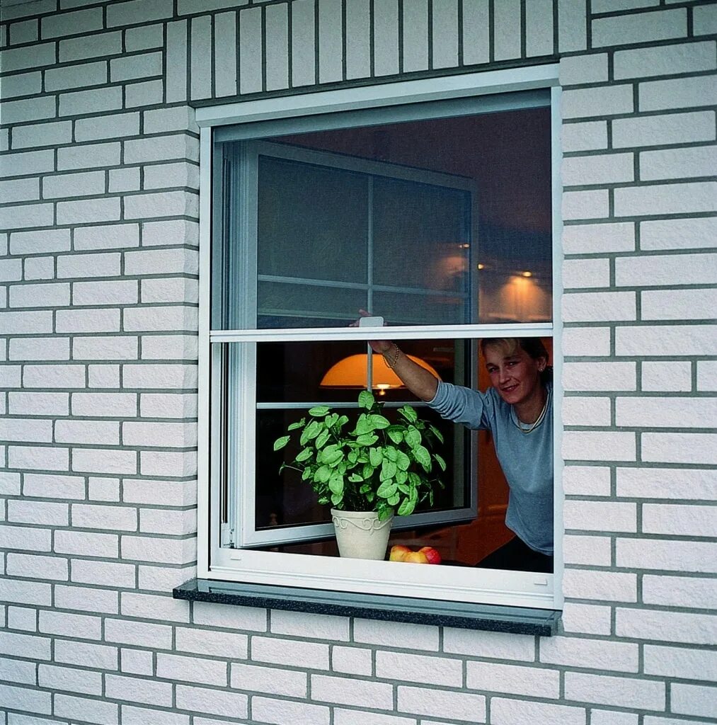 Экранные окна. Экран на окно офиса от солнца. Window Screen. Modern Window and insect Screen. Roll down the Window.