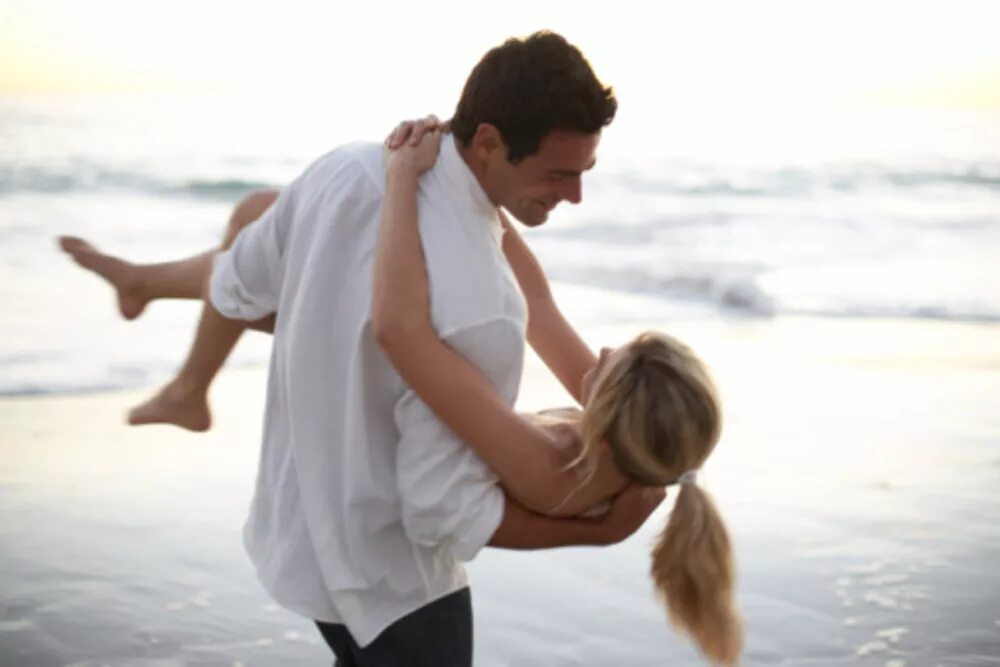 Хочется лета и тепла. Объятия мотиватор. В этом мире крохотном и шатком стихи. Я всегда рядом с тобой стихи мужчине. Чтобы не было войны.