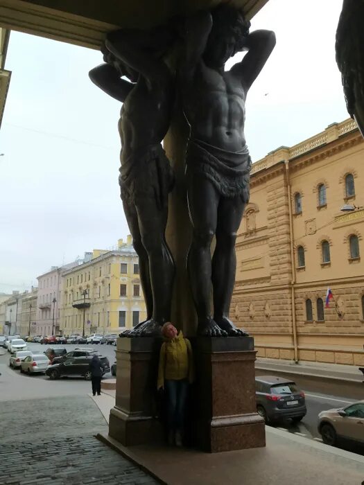 Тула мехико статуи. Атланты тула мексика. Атланты тула мексика. Атлант на вильнюсской. Атлант (титан).