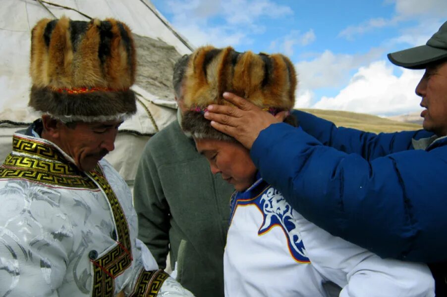 Корпорация элита все видео комиксы. Лебедь и шаман бу украина 2022 ютуб. Шаман 14 ноября 2023. Шаманизм в киргизии. Shaman концерт.