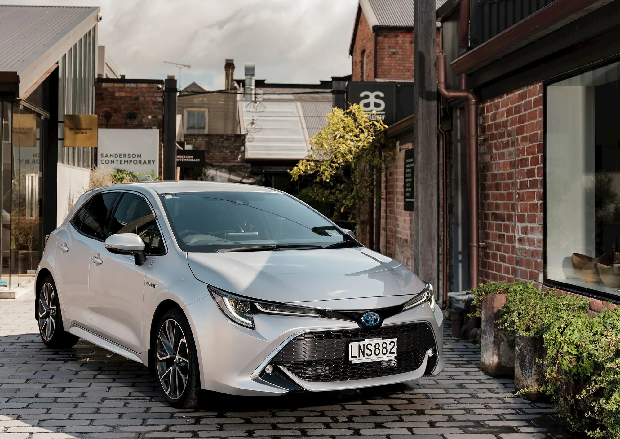 Тойота Королла 2018- 2020. Toyota Corolla Hybrid. Toyota Corolla Hybrid 2022. Тойота Королла гибрид 2018. Corolla гибрид