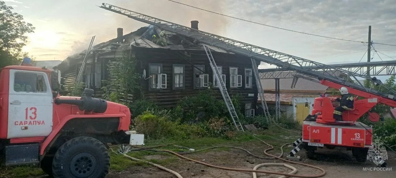 Пожар произошел на улице Куйбышева в Сарапуле 2 мая 02.05.2023 Ижевск - БезФорма