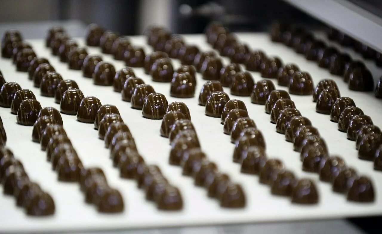 Работа пермь шоколад. Торговый комплекс шоколад логотип. Работа пермь шоколад. Батончики пермские. Шоколад пермь.