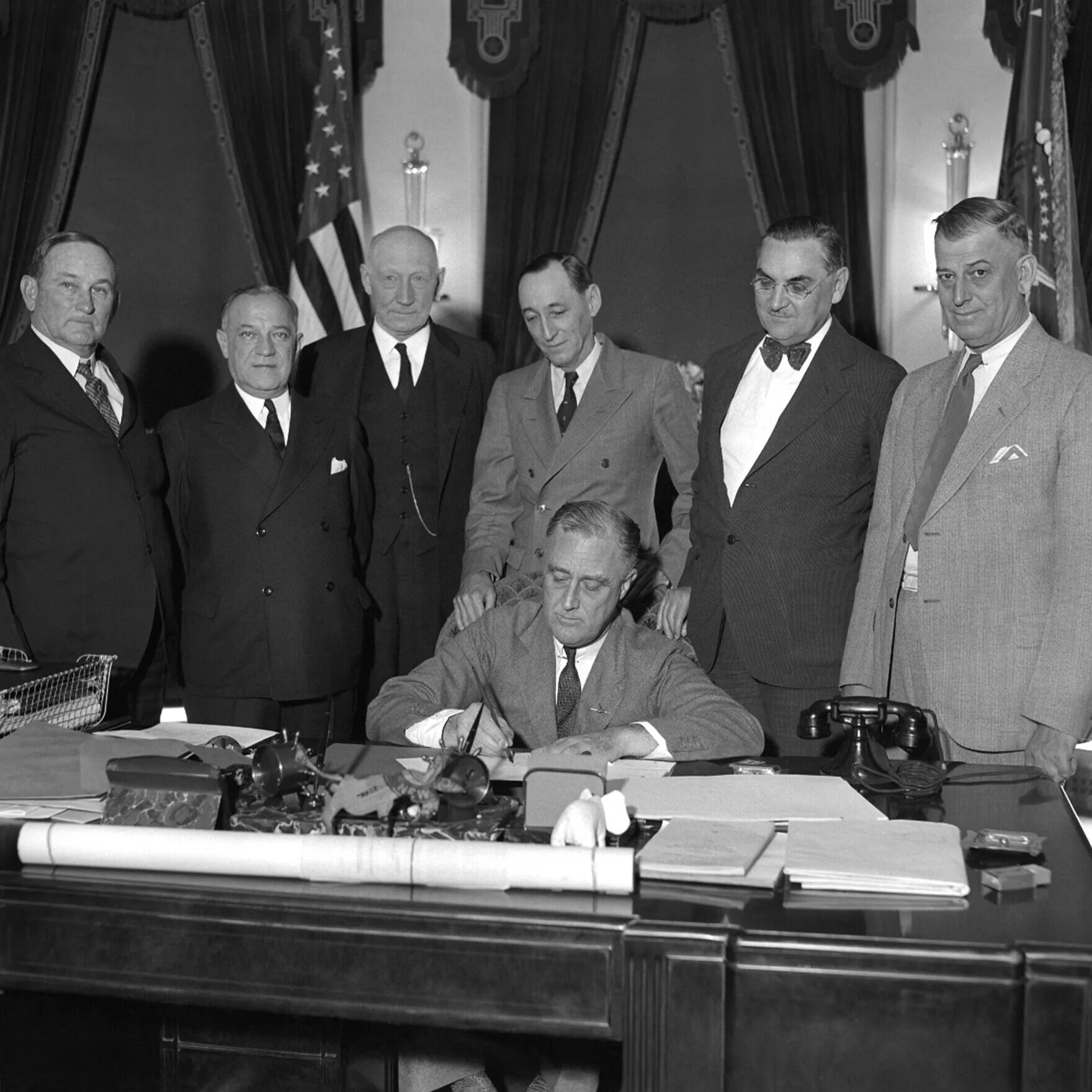 Преобразование ф рузвельта в сша. «новый курс» ф. рузвельта (1933–1939) в сша.. рузвельт new deal. рузвельт великая депрессия. рузвельт сша 1933.