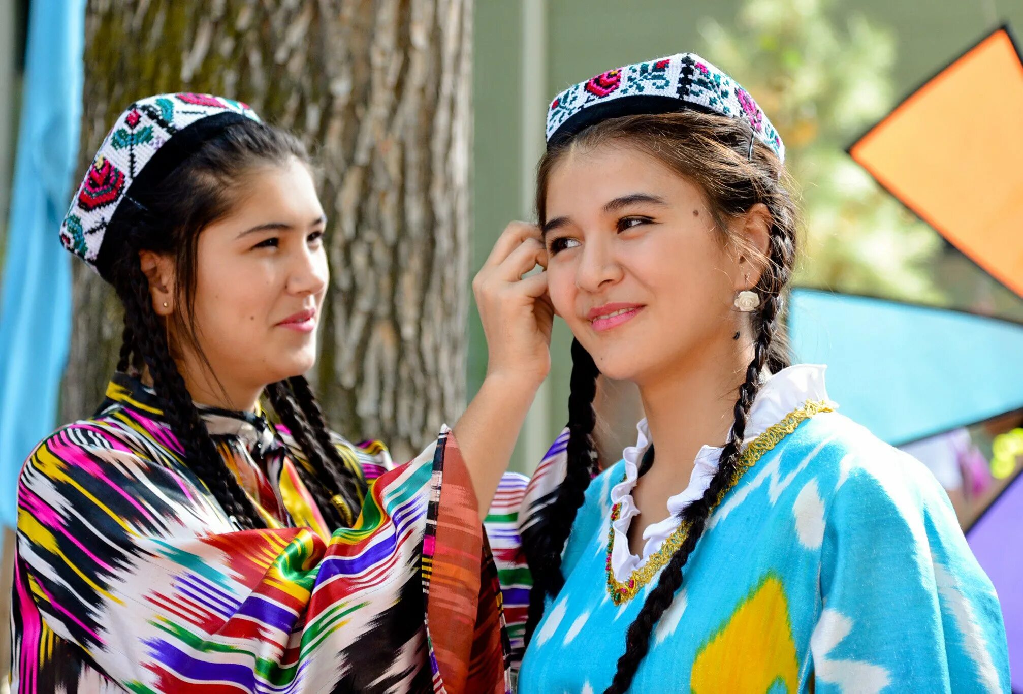 Фотография узбекский. Узбекистан народ. Уйгурка Mahire Emet. Миллий дуппи. Таджикские косички.
