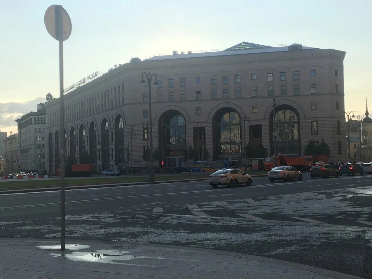 Москва театральный проезд 5. Передвижник магазин. Ресторан серебряный век москва фото. 1. Москва, м.