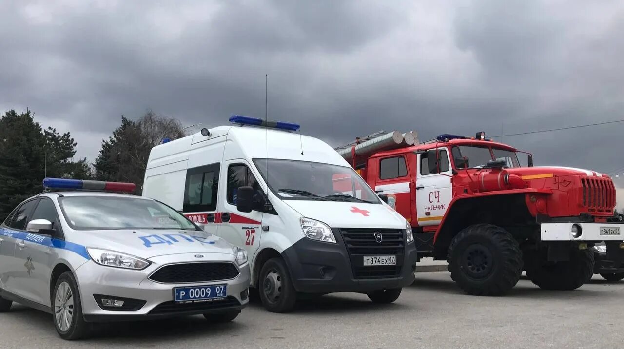 Служба мчс номер. Автомобиль скорой и полиции. Пожарная полиция. Спецтранспорт. Пожарная скорая полиция газовая служба машины.