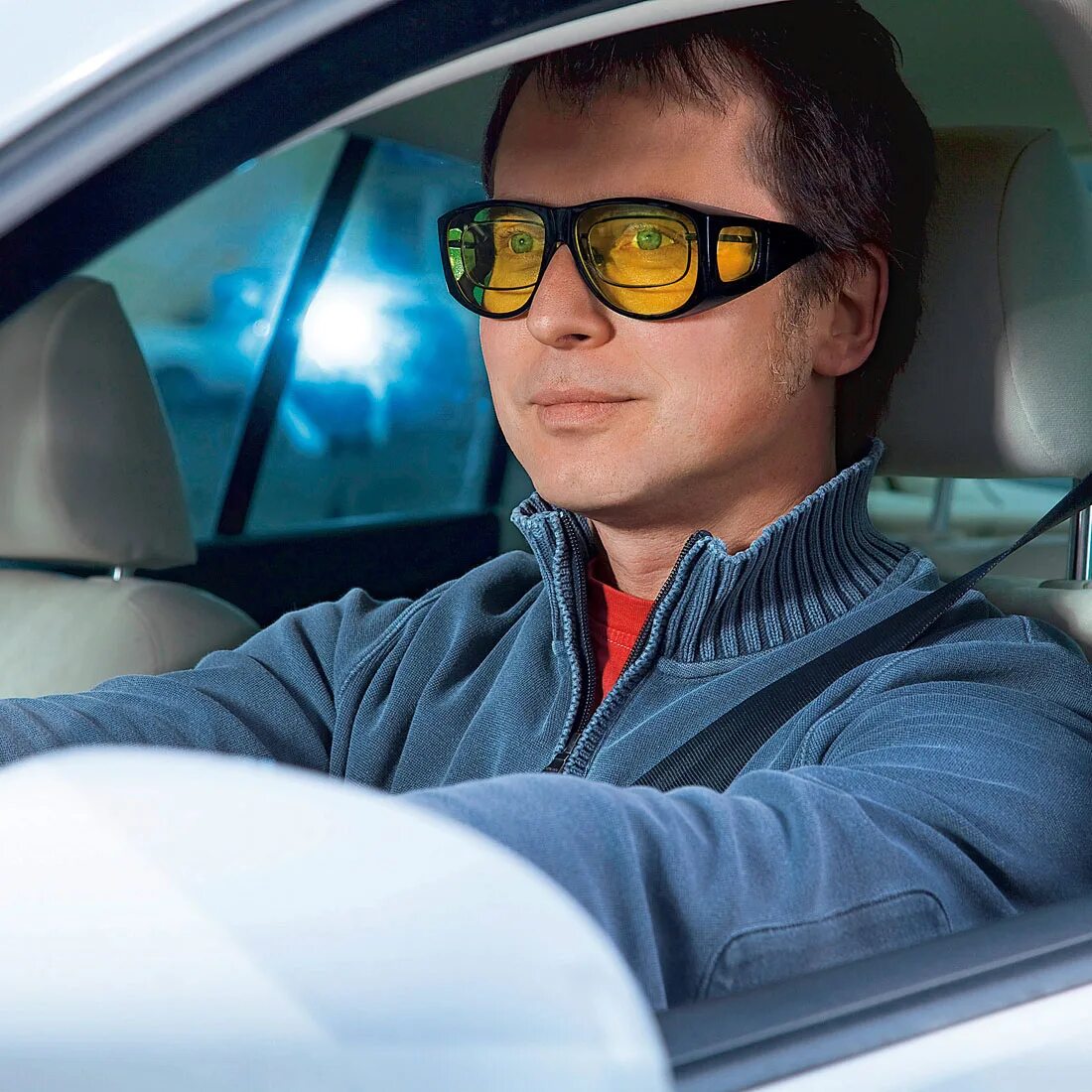 Очки для водителей. Очки для водитя. Водительские очки на мужчине. Солнцезащитные очки в машину. Очки для водителя ночью купить
