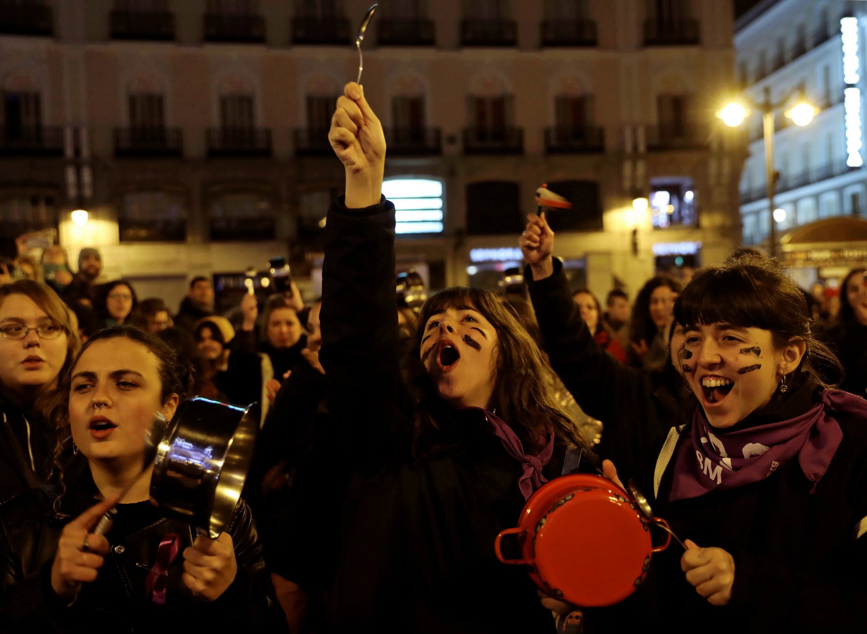 В каких странах отмечают праздник 8. Международный женский день в Испании. Международный женский день во Франции.