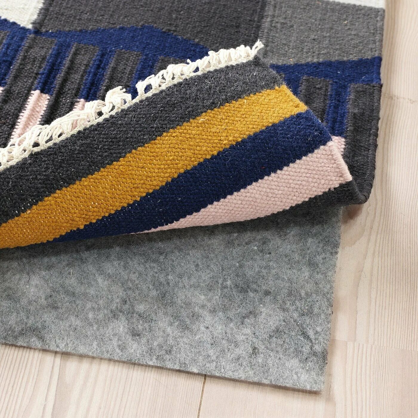 Ковер из шерсти. Стильные ковры с антивандальным. Kattrup ikea ковер икеа катруп. Ковер безворсовый 170 на 240. Катруп ковер безворсовый икеа.