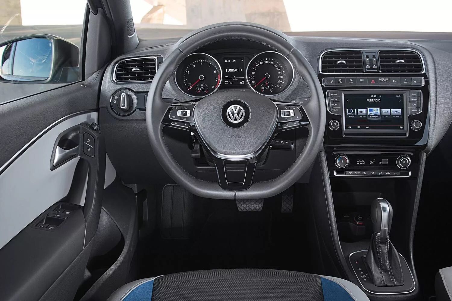 Поло интерьер. Volkswagen Polo 2014 салон. VW Polo 2014 салон. Фольксваген поло 2014 салон. Volkswagen Polo 2017 салон.