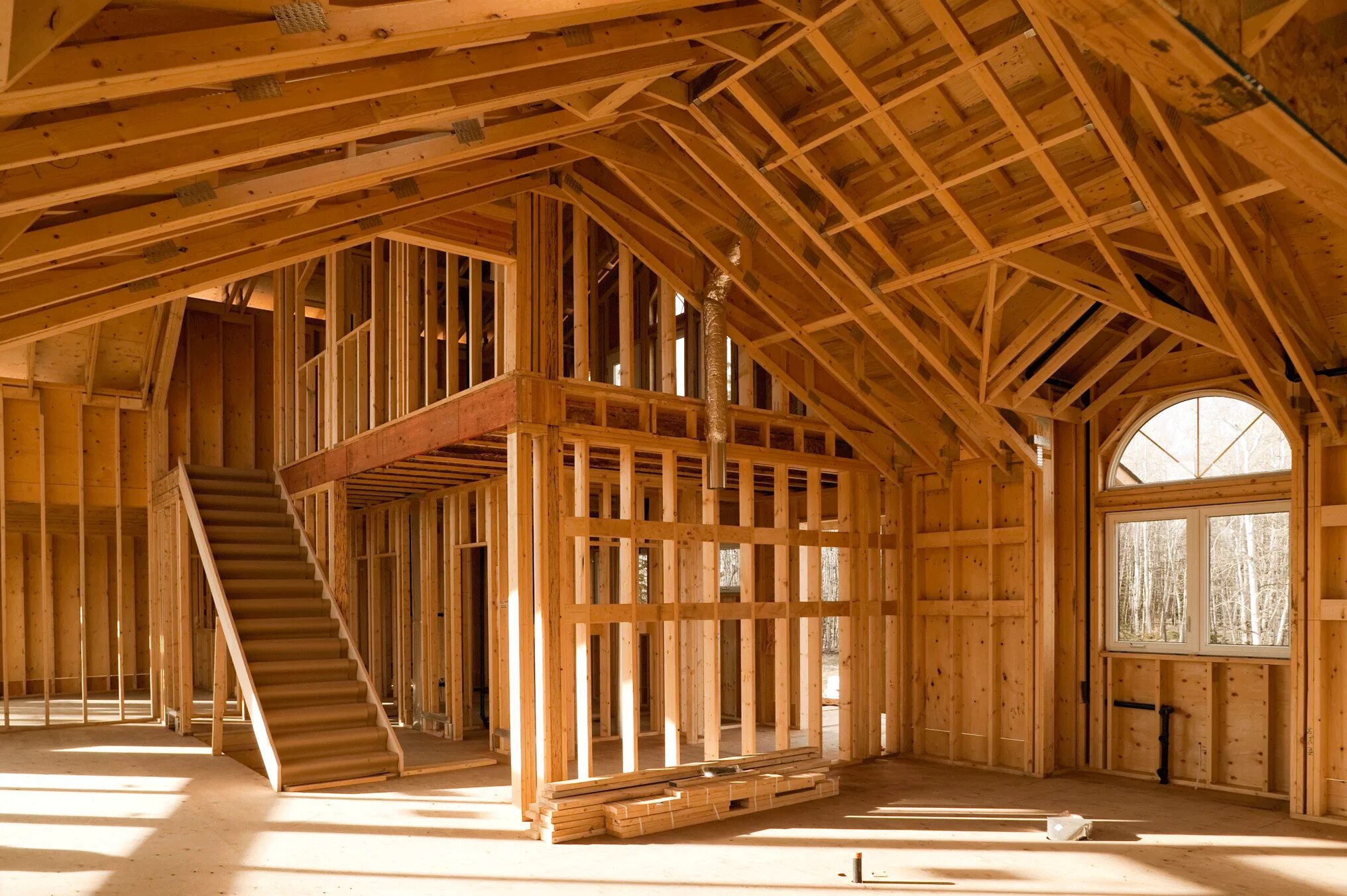 Строить дом внутри. Timber frame + каркасник. Каркасный деревянный дом. Каркасный дом из дерева. Деревянные здания.