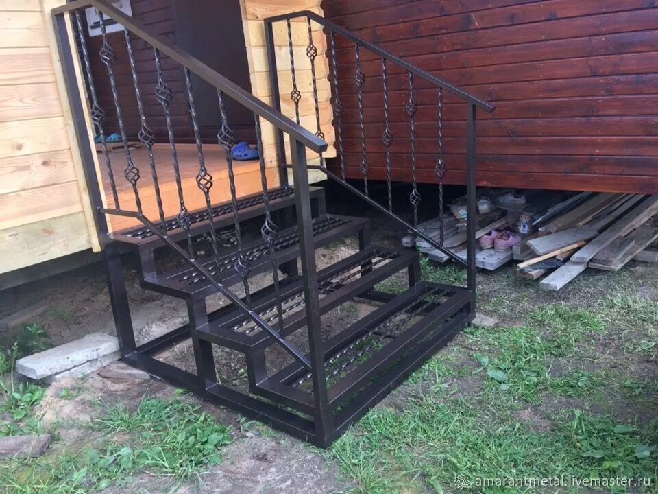 Крыльцо каркас из металла под лестницу. Металлокаркас крыльцо 3 ступени. крыльцо на металлическом каркасе. металлическая лестница для крыльца. каркас крыльца из металла.