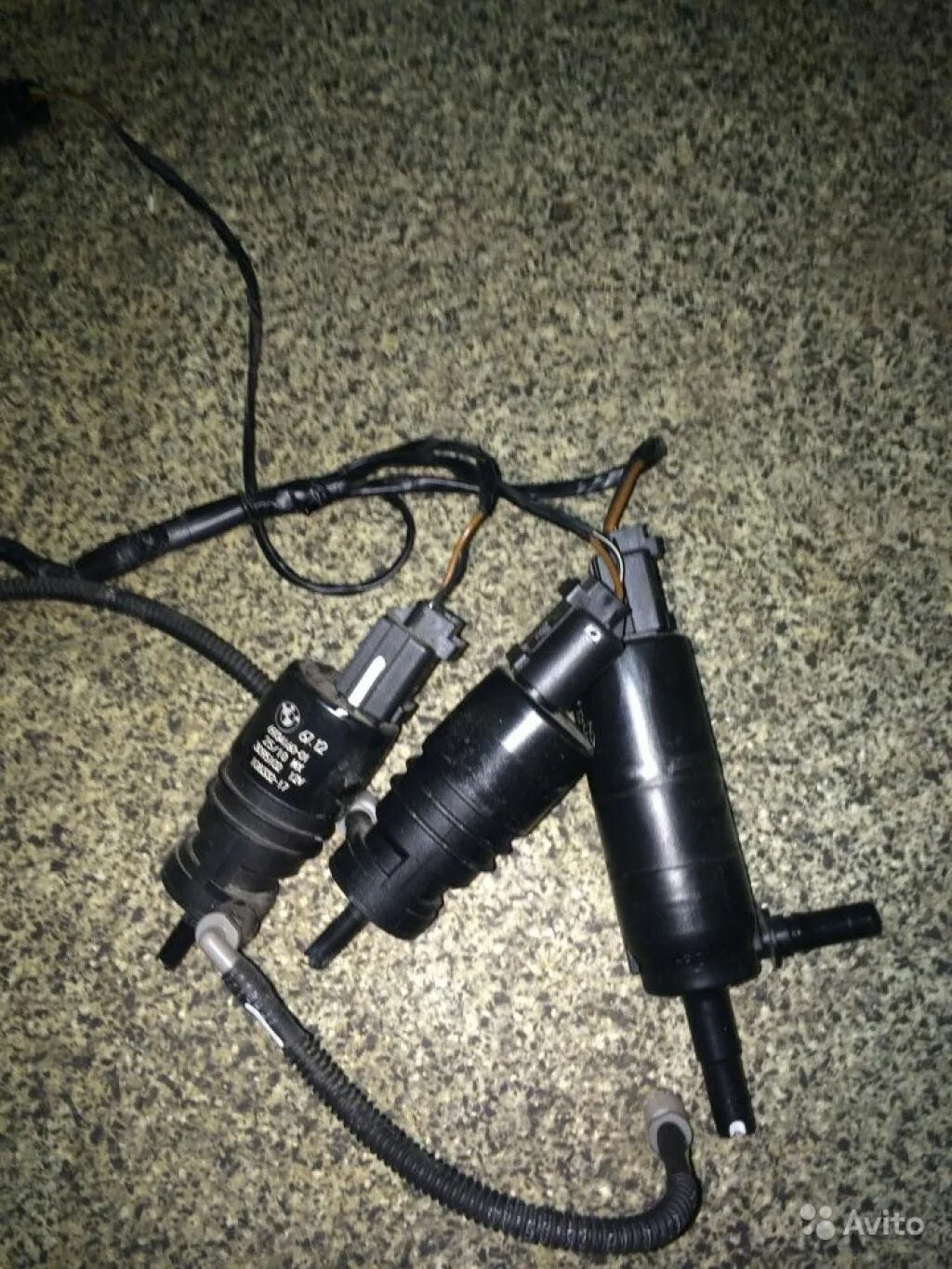 Бмв е70 омыватель фар. Прадо 120 форсунка омывателя фар. Bmw e90 бачок омывателя. Форсунка омывателя фар бмв х5 е70 левая. Омыватель фар бмв х5 е70.