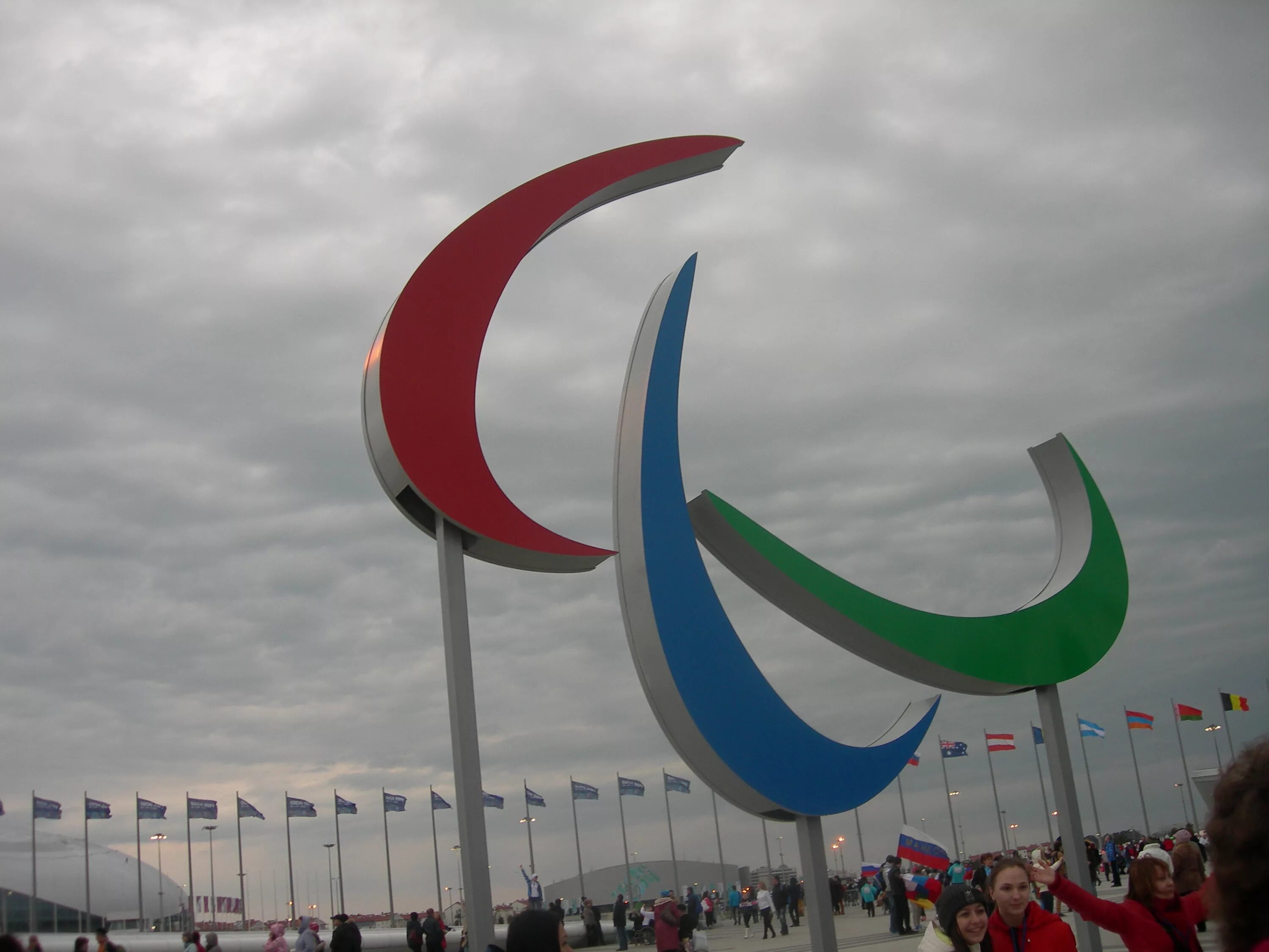 зимние паралимпийские игры в сочи. талисманы паралимпиады в сочи 2014. закрытие паралимпийских игр в сочи 2014. паралимпийская сборная россии сочи 2014 году фото. паралимпиада 2014 закрытие.