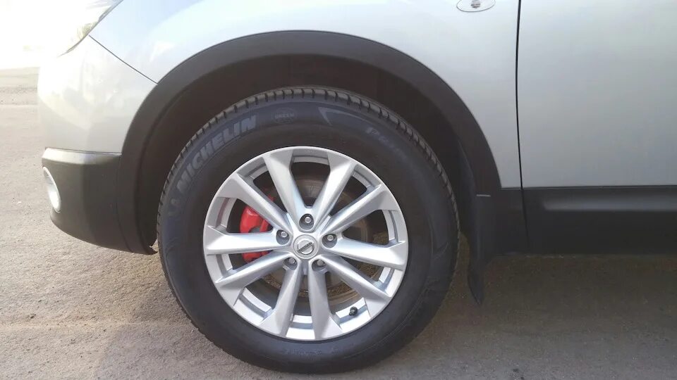 Qashqai 225 60 r17. 215 60 r17 на nissan qashqai j11. Ниссан кашкай j11 на дисках r16. Nissan qashqai j11 габариты. Nissan qashqai j11 колеса r18.