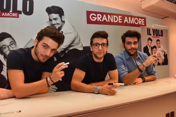 Il grande amore. Группа il Volo 2021. Эль Мондо Иль воло. Il Volo фото. Il Volo фото участников.