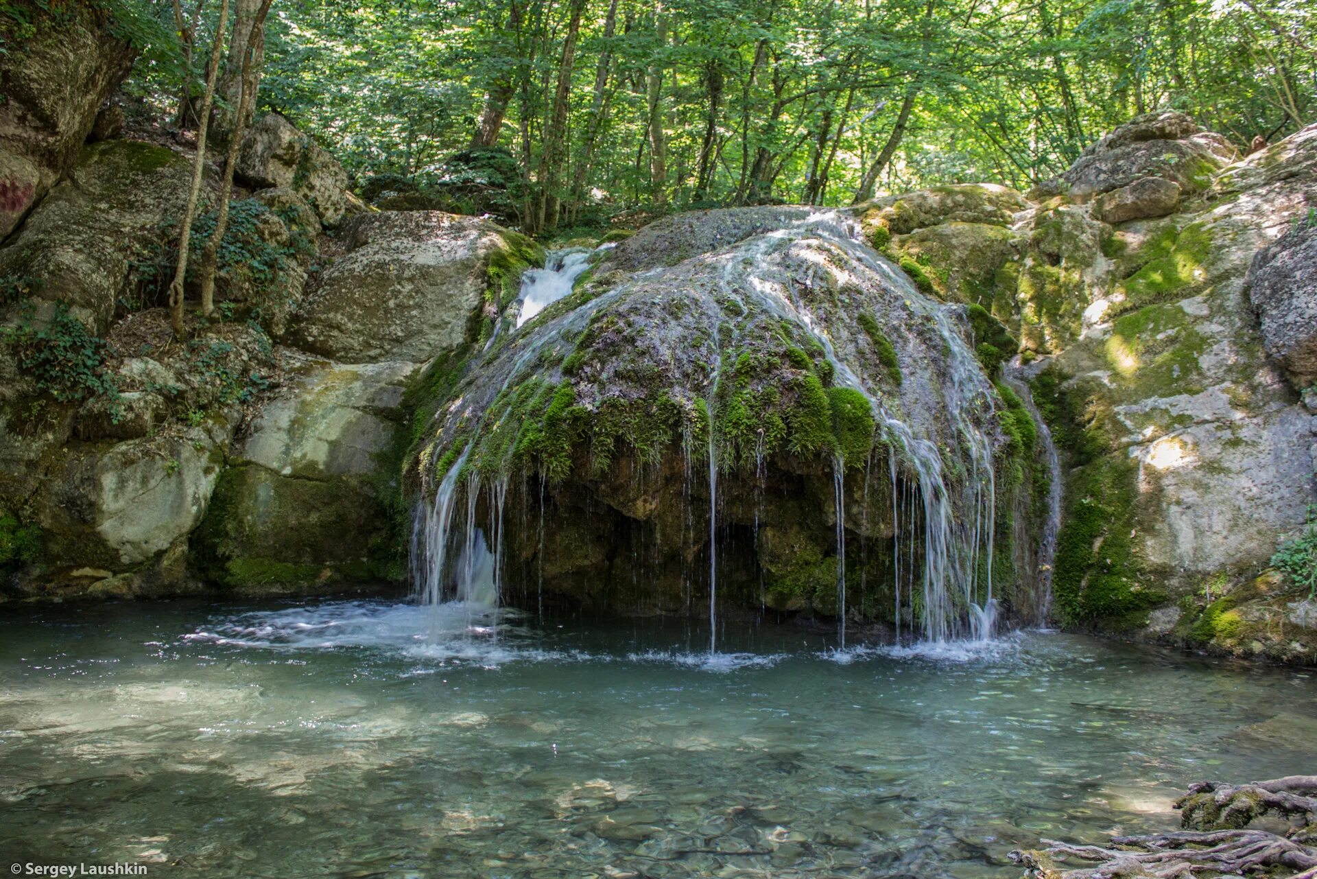 Водопады крыма названия. Водопад Джур Джур. Водопады Учан — Су и Джур — Джур. Крым Алушта водопад Джур-Джур. Водопад в Алуште.