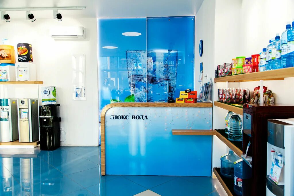 Работа в люкс воде. Люкс вода логотип. Люкс вода 1 л. Работа в люкс воде. Камаз люкс вода.