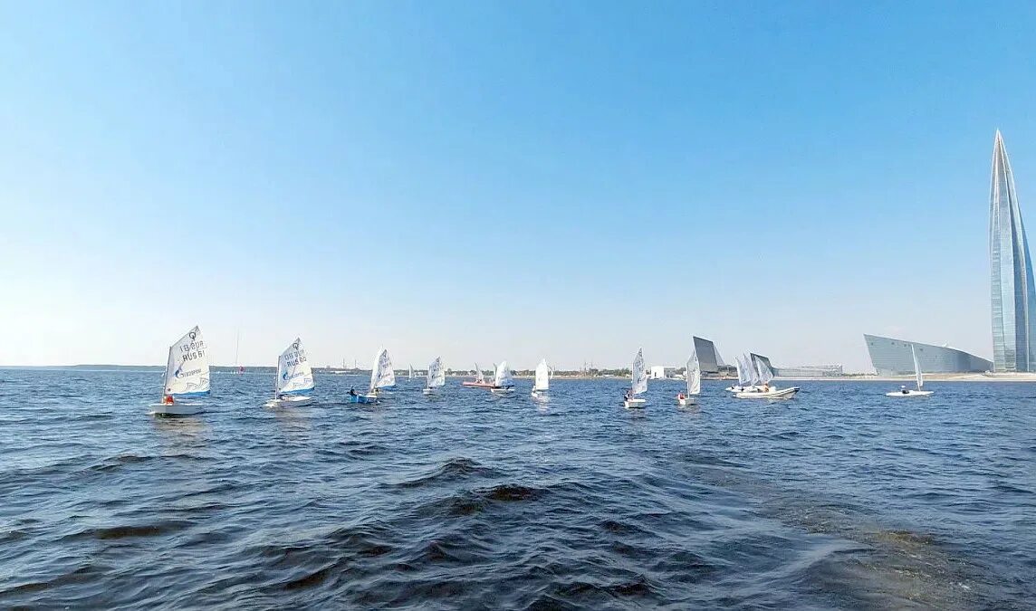 Из спб на море 2025. Комплекс морская столица. яхт клуб горская. питерское море. яхта русь санкт-петербург 2025.