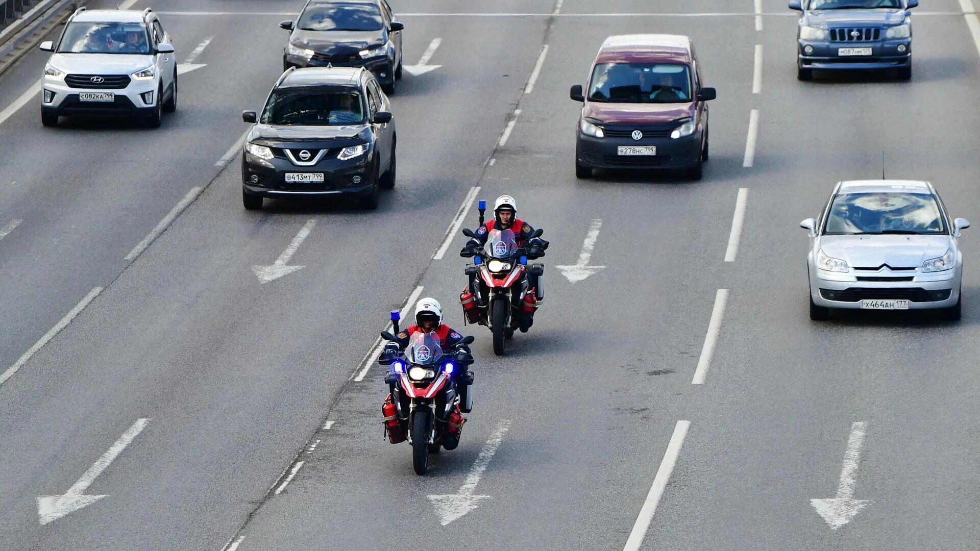 Выезд 2000. Спасатели на мотоциклах Москва. Фото мотоциклистов. Мотоцикл МЧС. Закрытие мотосезона.