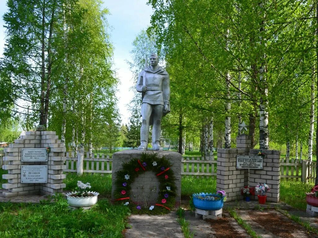 Памятники никольское. Село Никольское Тотемского района Вологодской области. Погорелово Тотемский район. Обелиск Чернеево Вологодская область. Вологодская область Крутец мемориал.