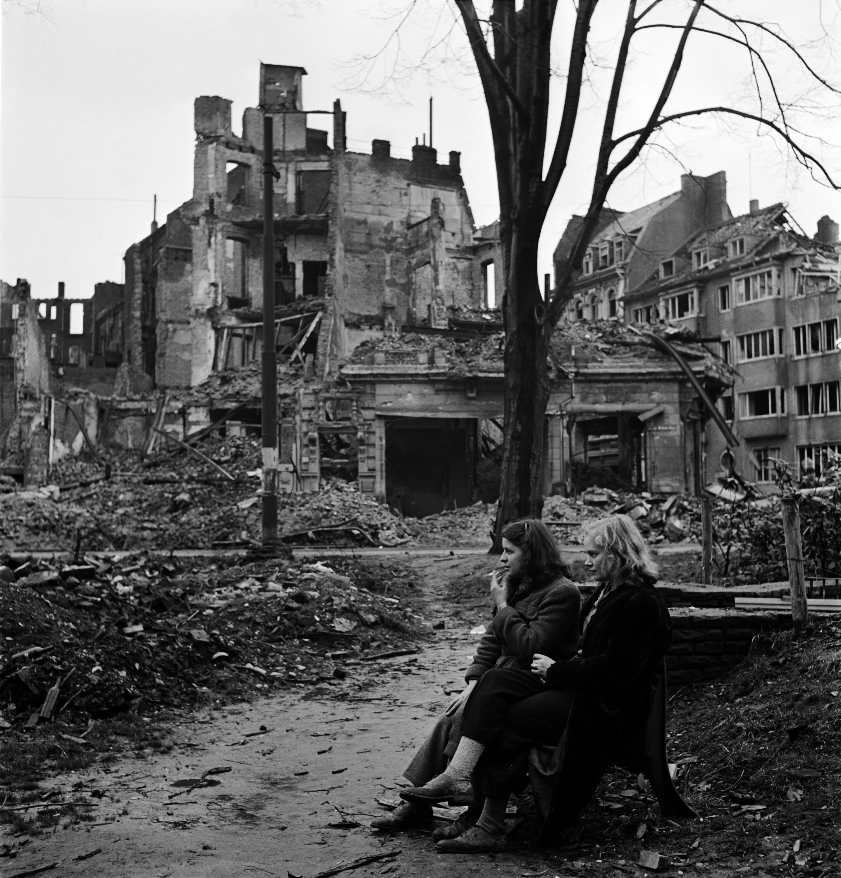 Немецкие города после войны. Руины Германии 1945. Мостова Германия 1945. Разрушения Германия 1945 год.