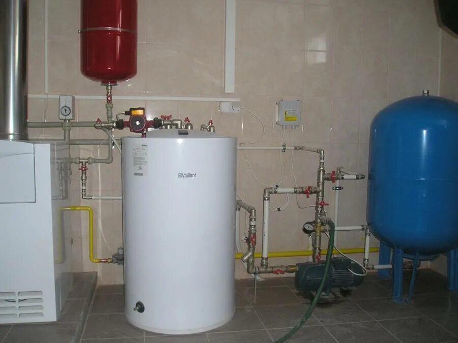 Что такое бойлер для горячей воды в частном доме. Электробойлер для отопления частного дома. Система водонагрева. Косвенный бойлер для горячей воды в частный дом. Нагреватель горячей воды