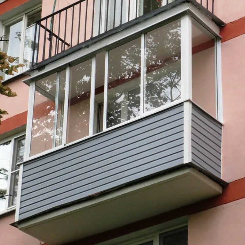 пластиковый балкон. отделка лоджии. пластиковый балкон. внешняя отделка балкона. остекление лоджии.