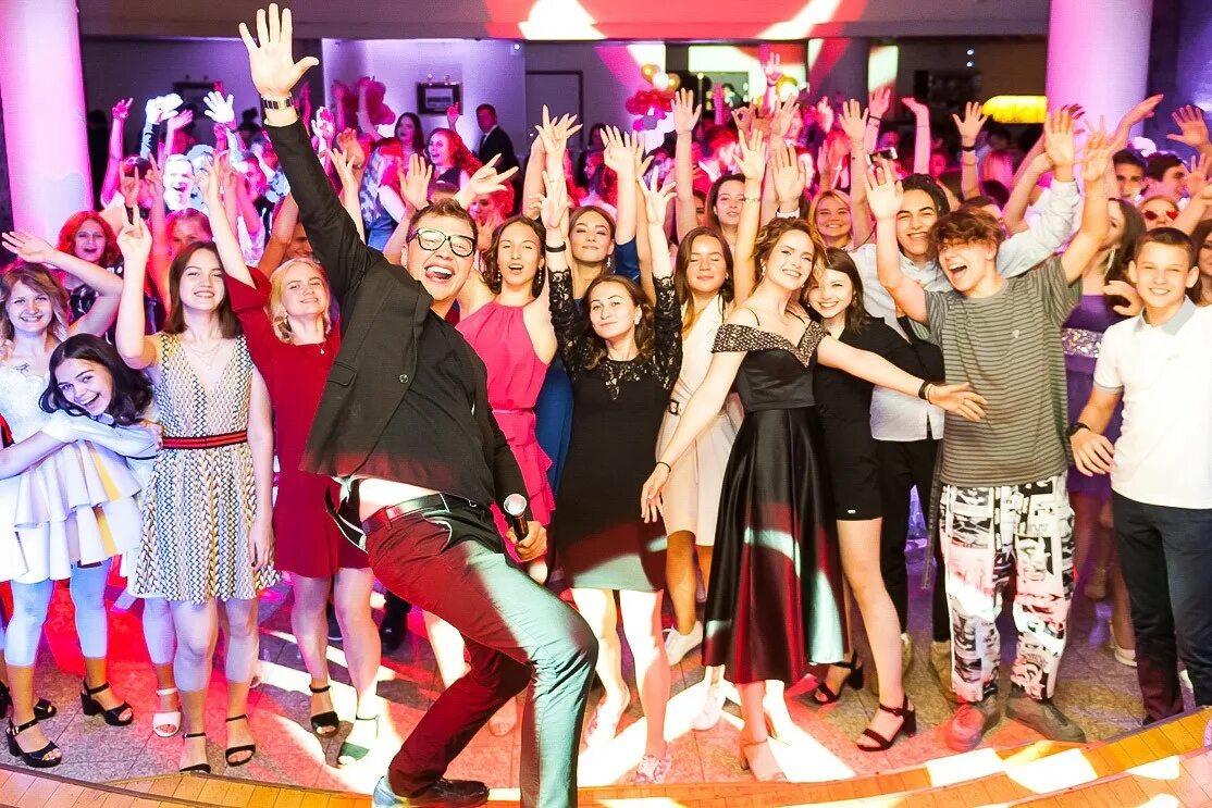 1 сентября линейка 1 класс. Ресторан шале лого. Линейка 1 сентября. Выпускной вечер в 11 классе. Ресторан шале березка лого png.