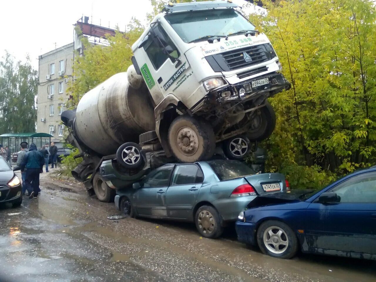 Авария большие машины. Смешные автомобильные аварии. Самые страшные аварии машин.