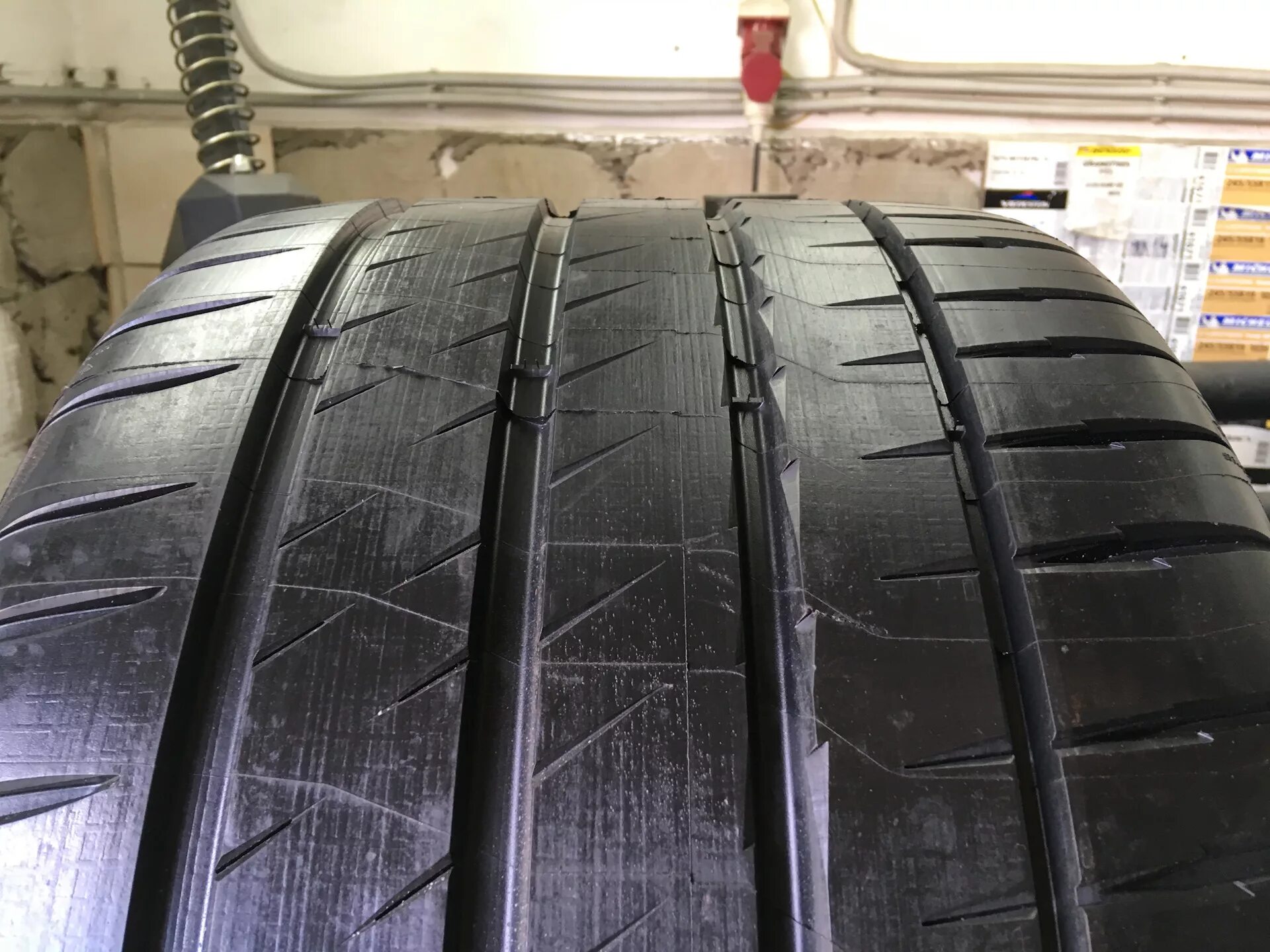 Michelin pilot sport r22. Michelin Pilot Sport 4 SUV 305/40r20. Michelin Pilot Sport 4 s r23 325/35. Pilot Sport 4 SUV 295/35 r21. Michelin Sport 4s 235 30 r20.