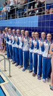 На соревнованиях по синхронному плаванию