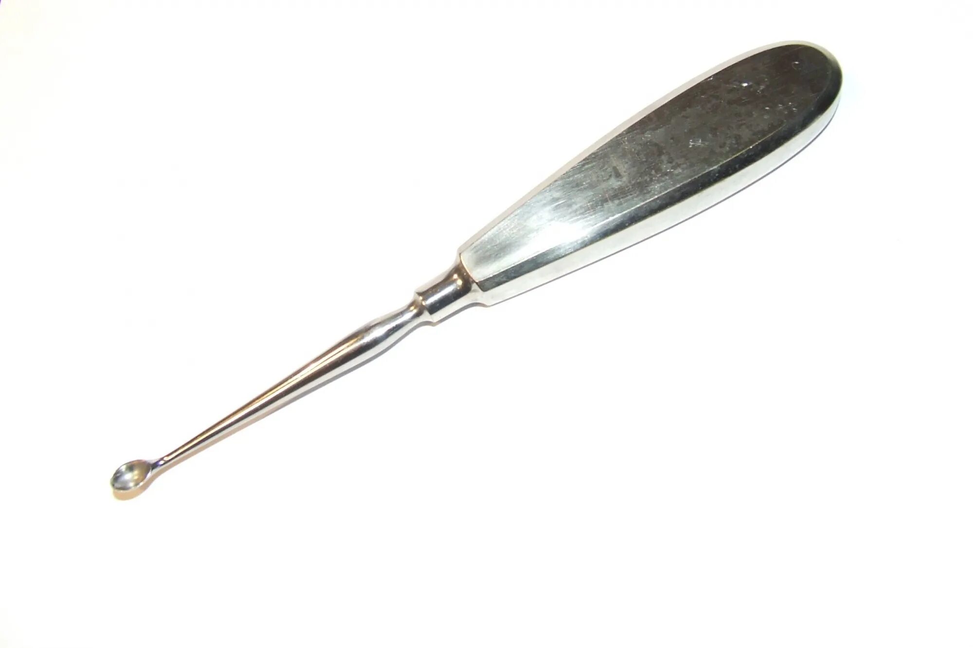 хавортия кактус молочай. больное плечо женщина. сзади за волосы. ложка острая брунса виллигера. цветок с острыми листьями.