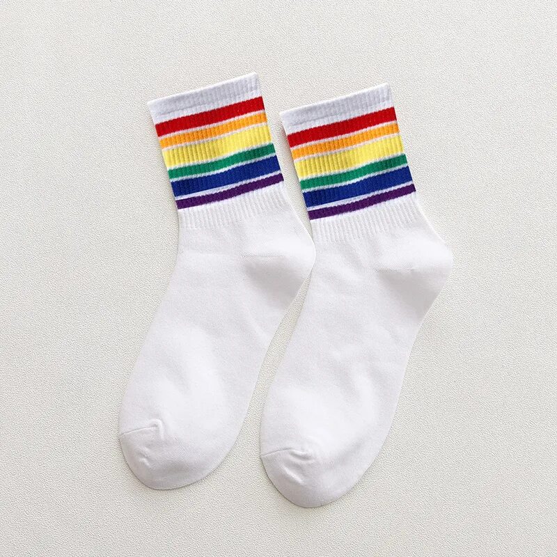 Купить носки socks. Носки Радуга. Радужный носки. Белые носки с радугой. Белые носки с полосками.