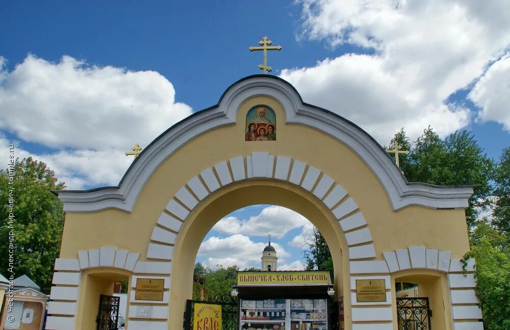 Храм веры надежды любви на миусском кладбище. Софийская церковь в москве на миусском кладбище. Церковь веры, надежды, любови и софии на миусском кладбище. Храм святых мучениц веры надежды любови и софии в москве. Софийская церковь в москве на миусском кладбище.