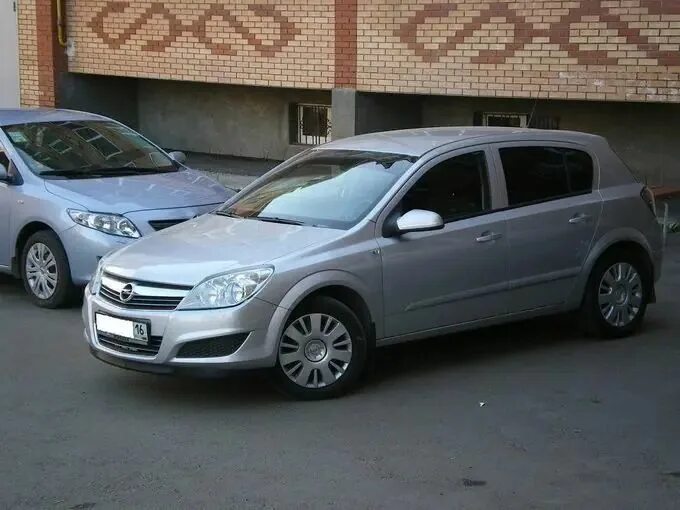 Купить опель рязань. Opel Astra 2008. Astra h 2013 Рестайлинг серебристый хетчбек.