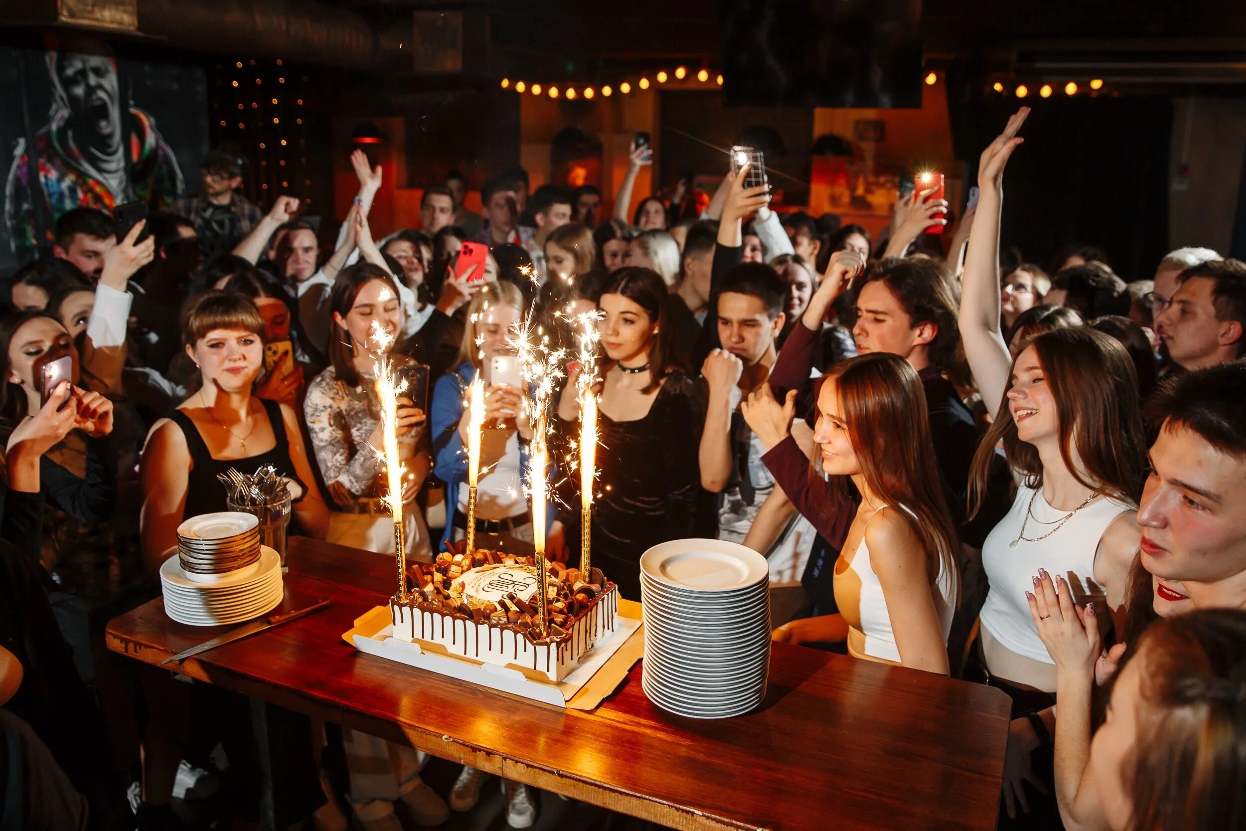 ресторан руки вверх воронеж. бар в ресторане. понеслось воронеж. фибоначчи воронеж ресторан. доски воронеж бар плехановская.